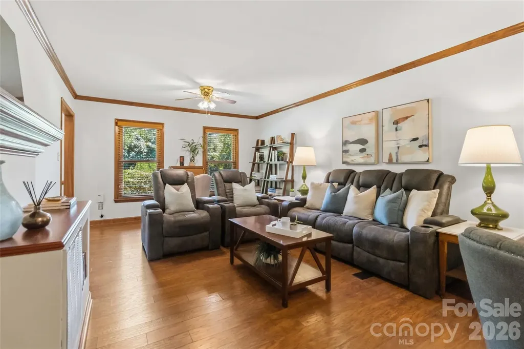 6933 Albaneen Court Charlotte NC 28215