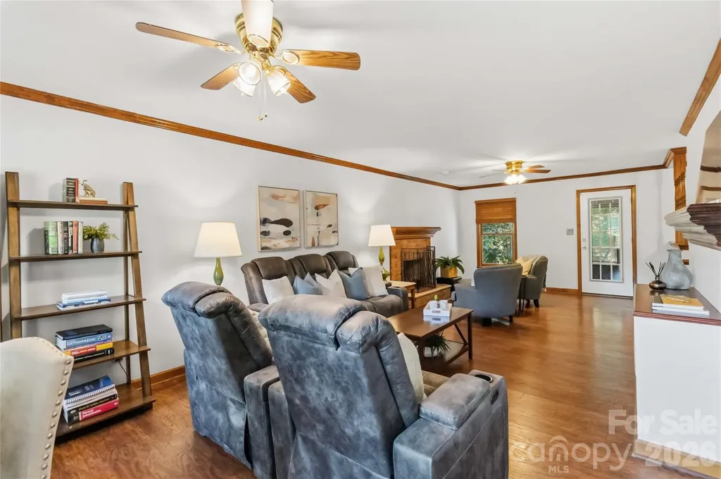 6933 Albaneen Court Charlotte NC 28215