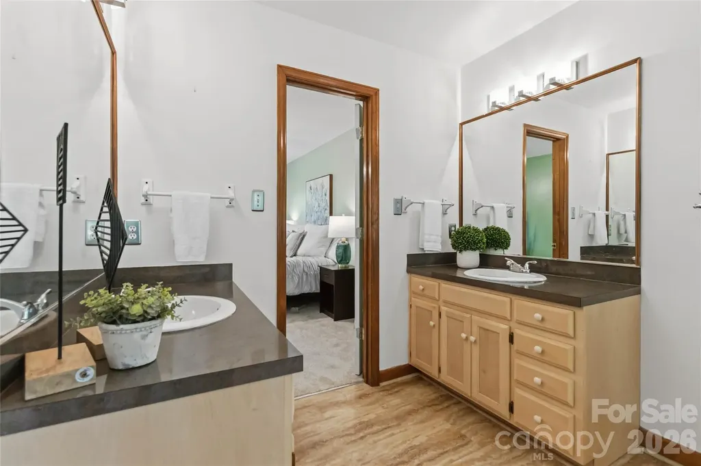 6933 Albaneen Court Charlotte NC 28215