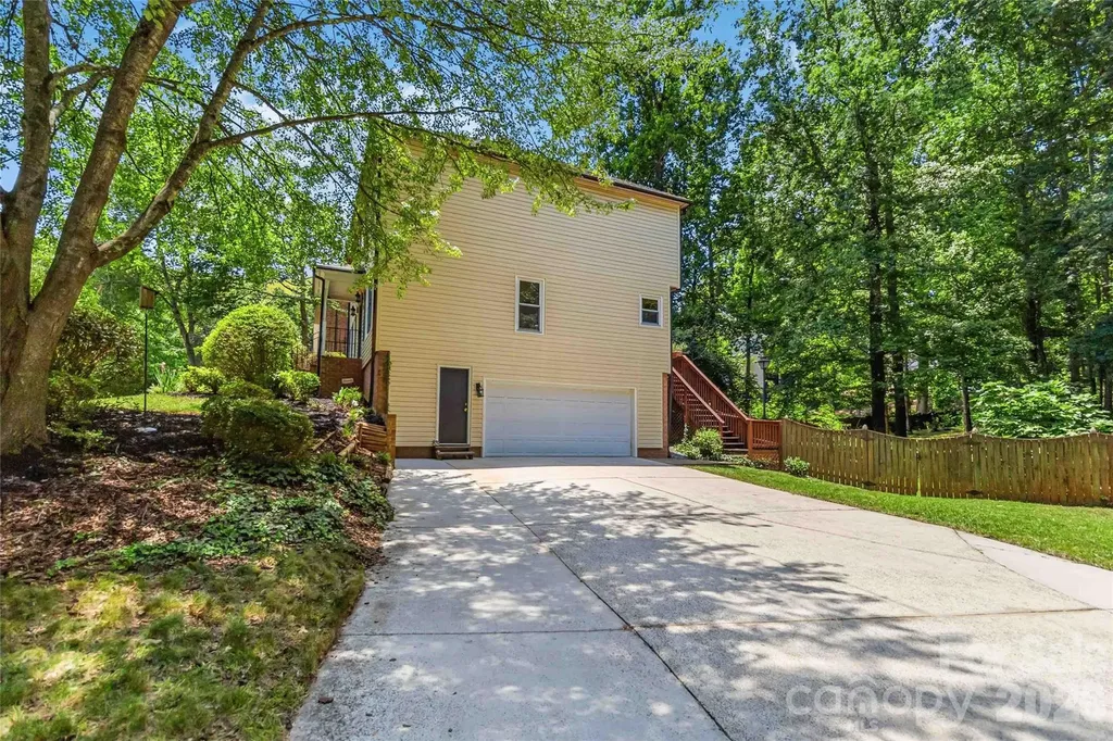 6933 Albaneen Court Charlotte NC 28215