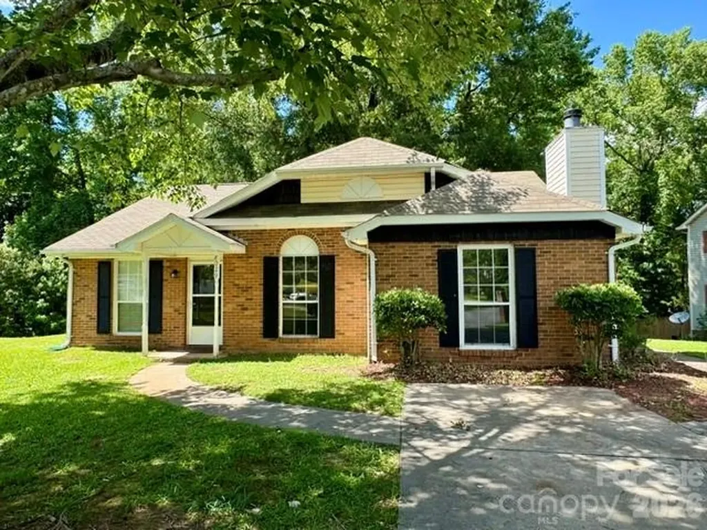 8029 Glencannon Drive Charlotte NC 28227