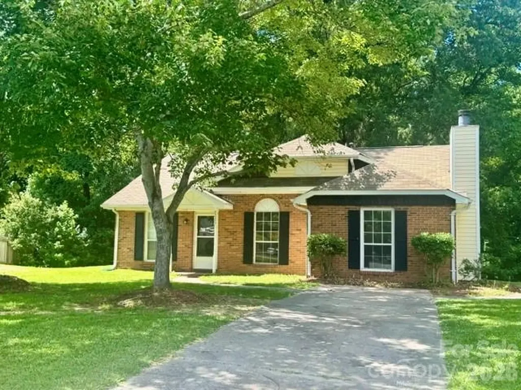 8029 Glencannon Drive Charlotte NC 28227