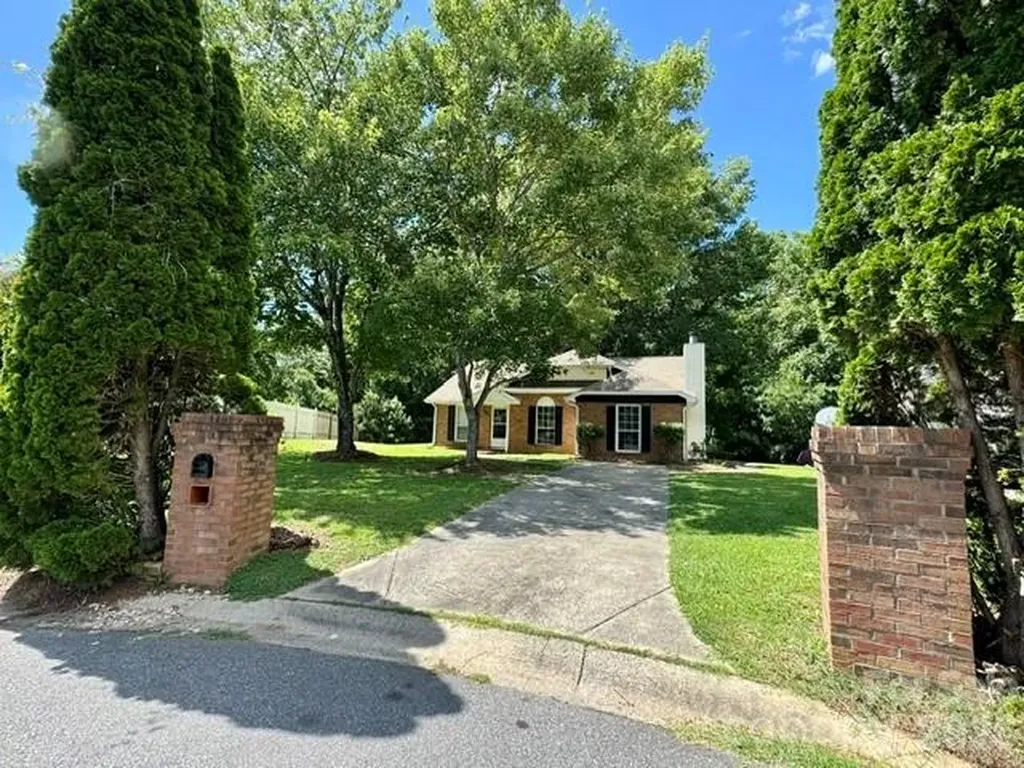 8029 Glencannon Drive Charlotte NC 28227