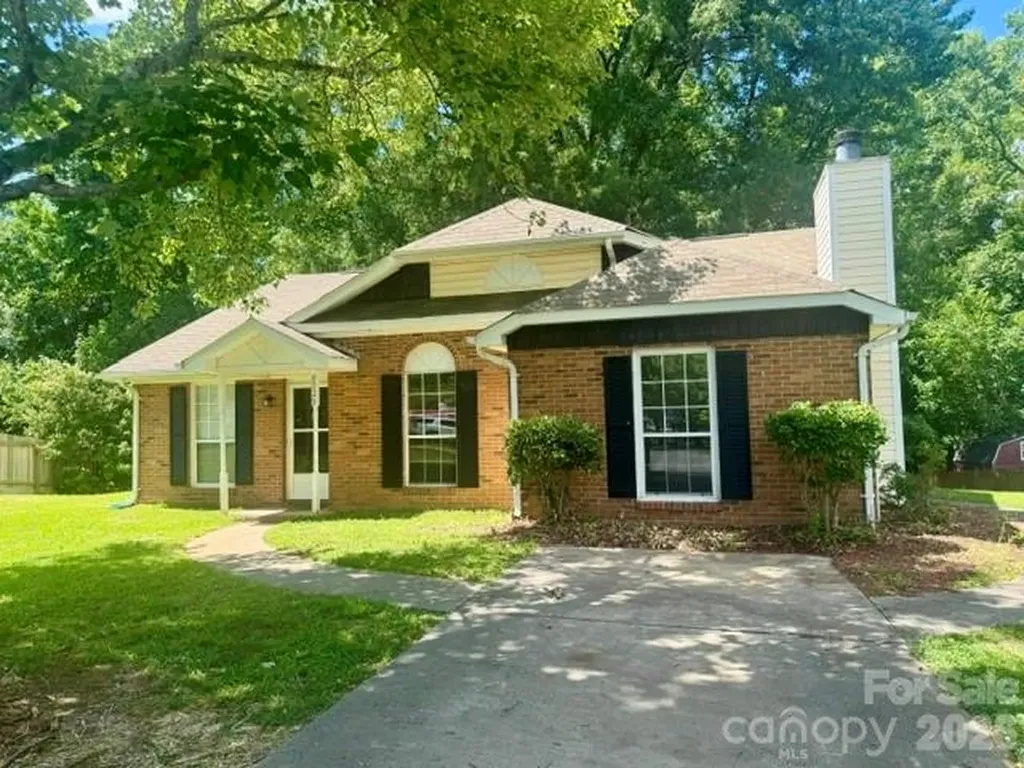 8029 Glencannon Drive Charlotte NC 28227