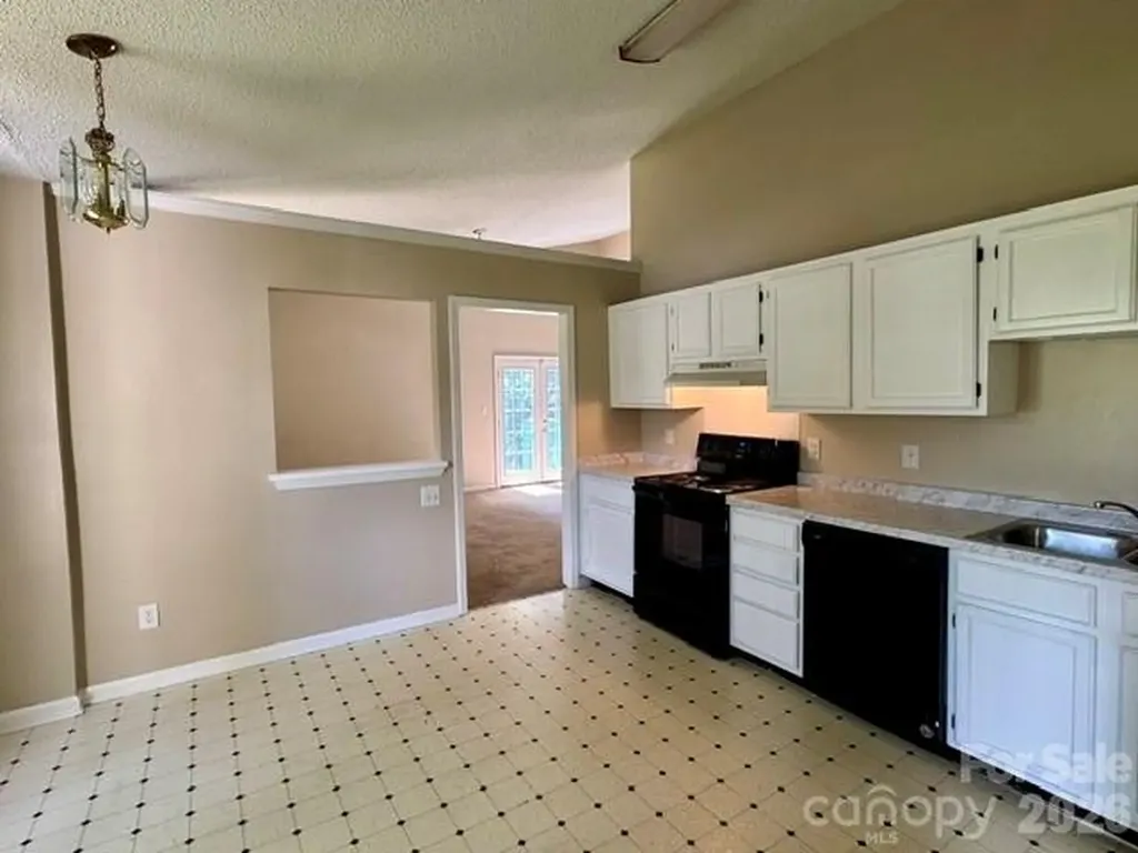 8029 Glencannon Drive Charlotte NC 28227