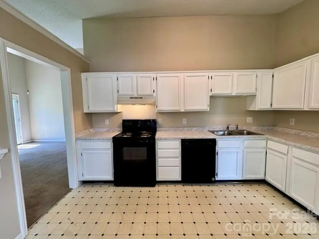 8029 Glencannon Drive Charlotte NC 28227