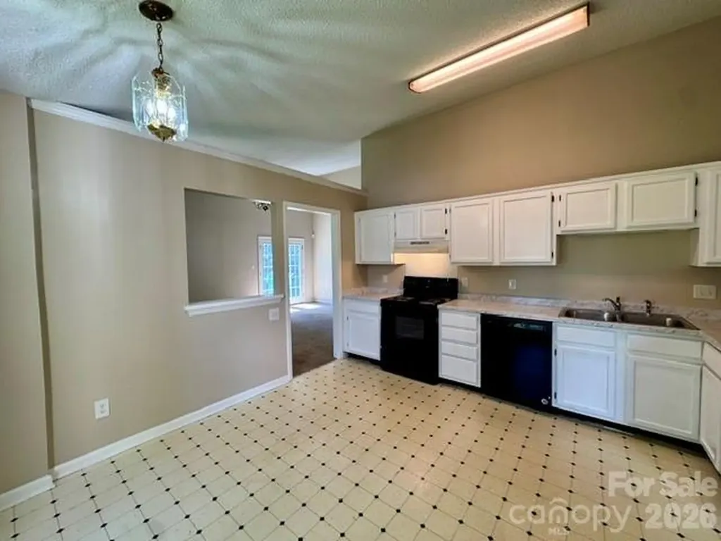 8029 Glencannon Drive Charlotte NC 28227