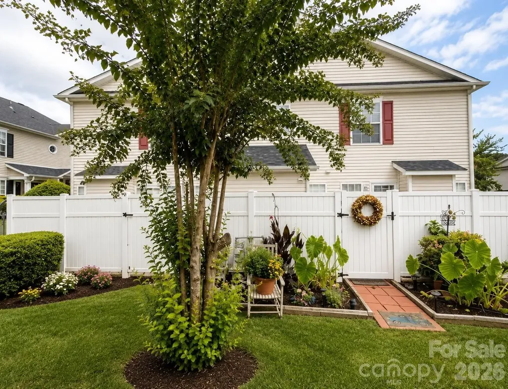 2049 Flushing Court Charlotte NC 28215