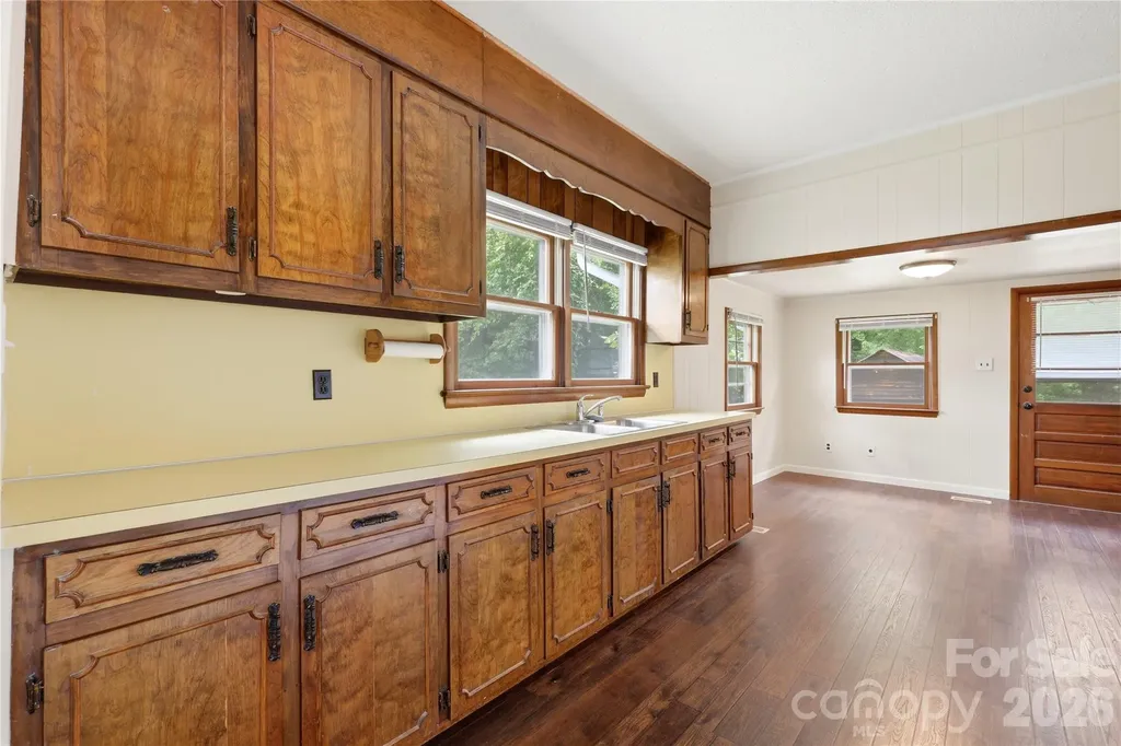 1013 7th Street NE Hickory NC 28601