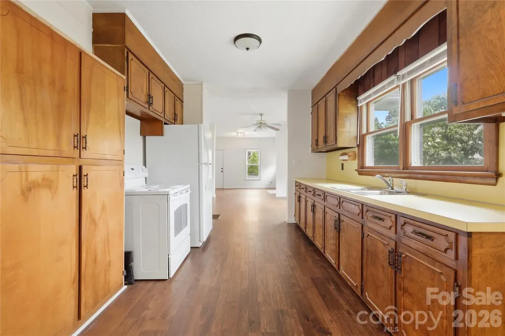 1013 7th Street NE Hickory NC 28601
