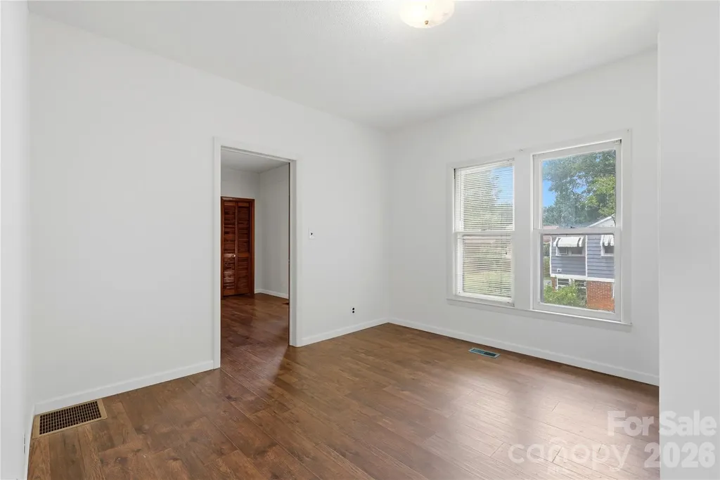 1013 7th Street NE Hickory NC 28601