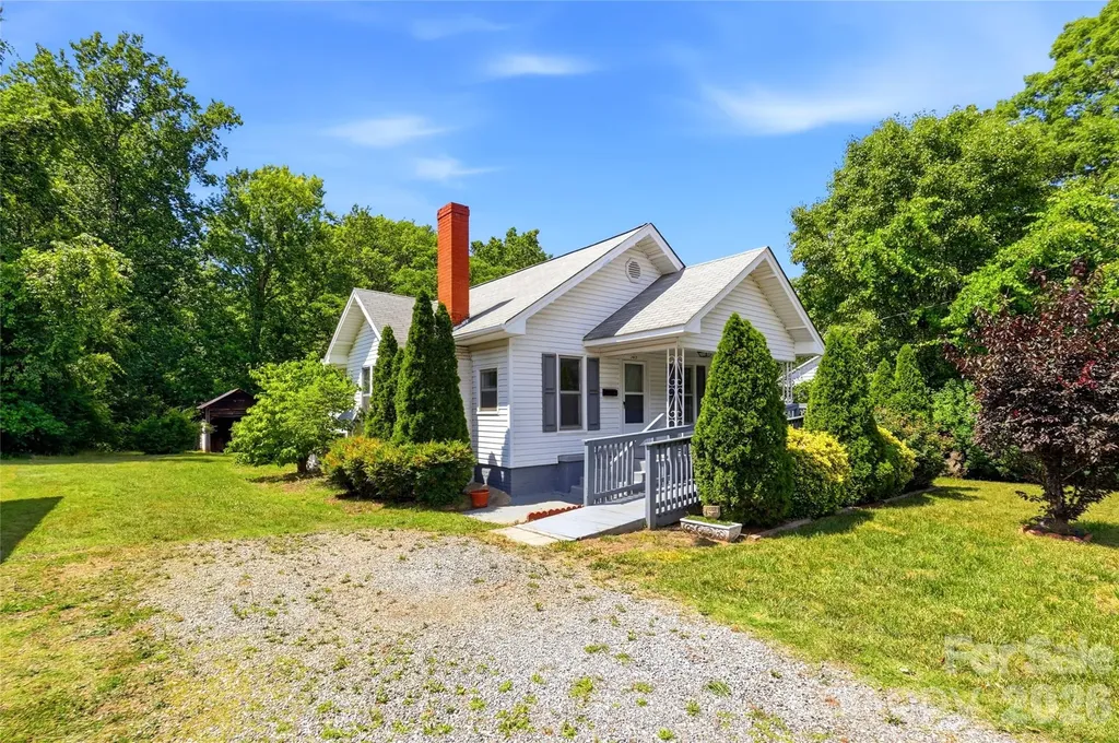 1013 7th Street NE Hickory NC 28601