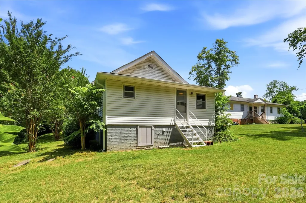 1013 7th Street NE Hickory NC 28601