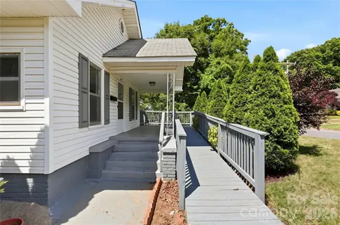 1013 7th Street NE Hickory NC 28601