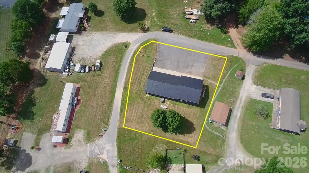 8587 Sparrow Trail Connelly Springs NC 28612