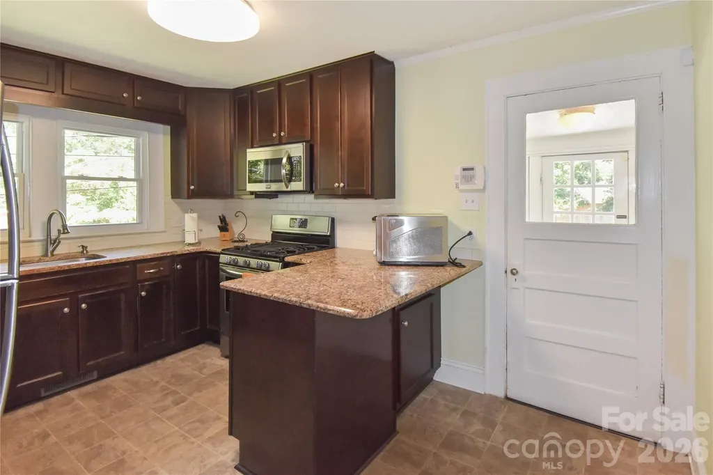 496 14th Avenue NE Hickory NC 28601