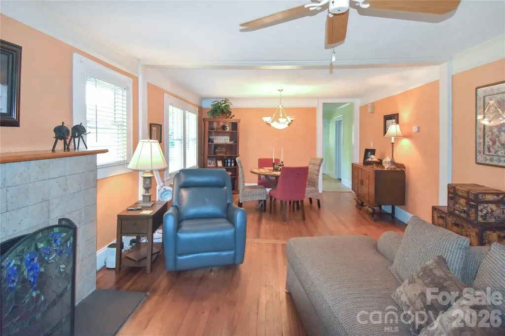 496 14th Avenue NE Hickory NC 28601