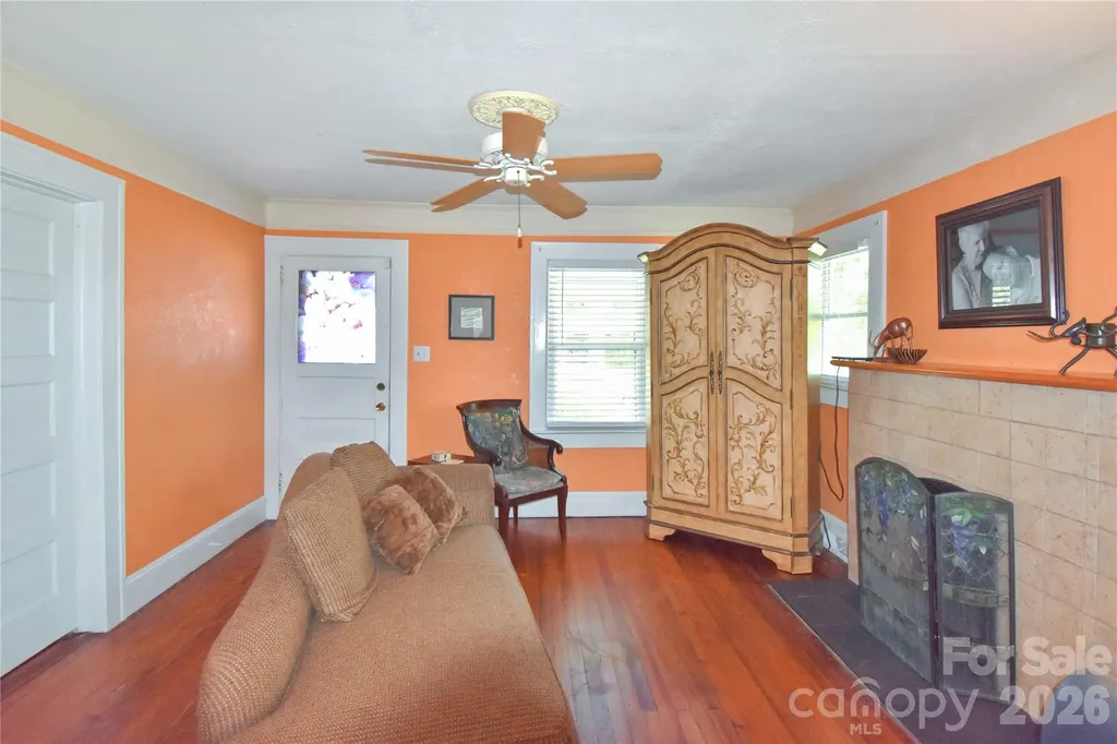 496 14th Avenue NE Hickory NC 28601