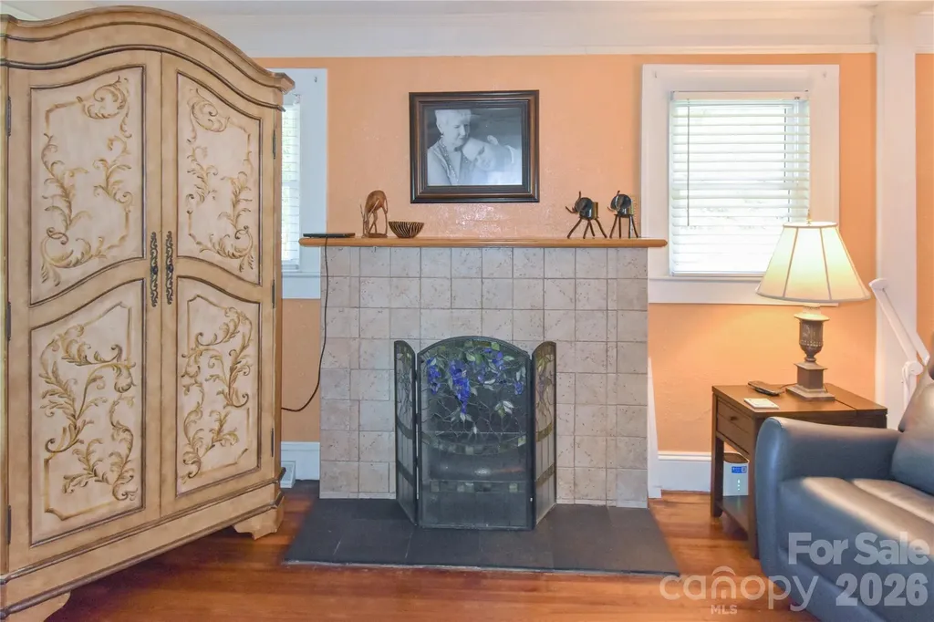 496 14th Avenue NE Hickory NC 28601