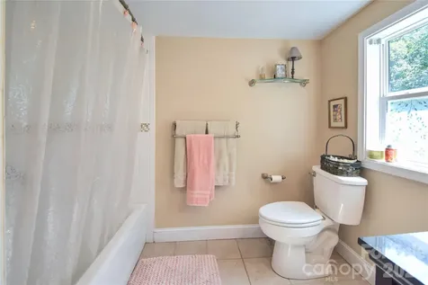 496 14th Avenue NE Hickory NC 28601
