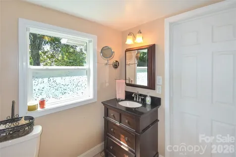 496 14th Avenue NE Hickory NC 28601