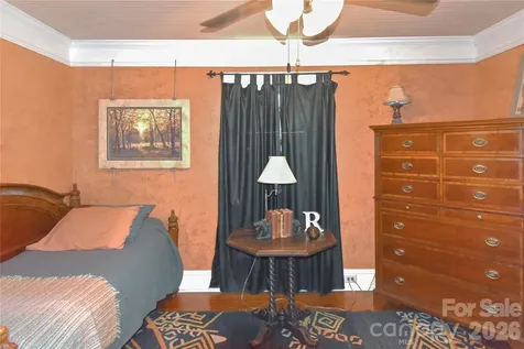 496 14th Avenue NE Hickory NC 28601