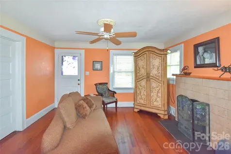 496 14th Avenue NE Hickory NC 28601
