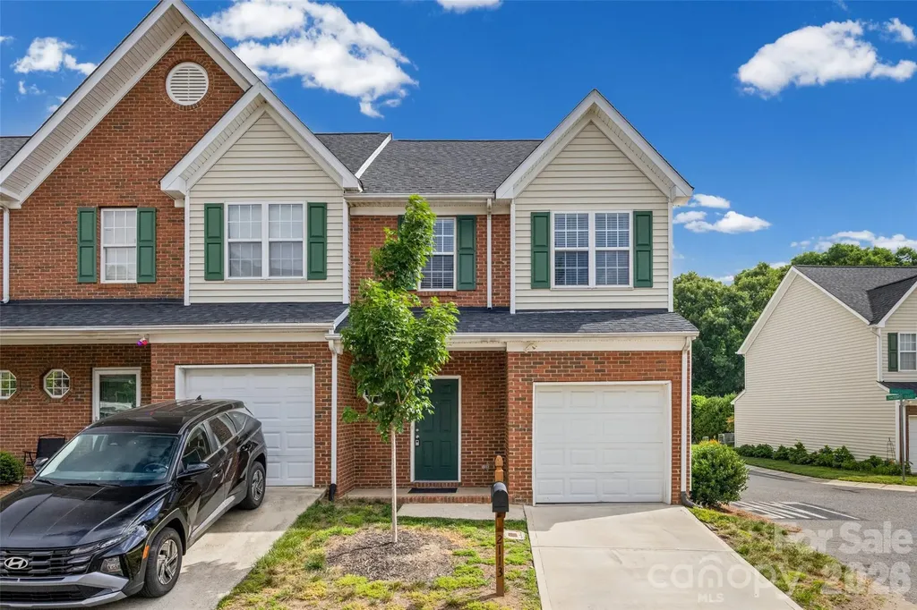 2113 Lennoxshire Square Court Charlotte NC 28210
