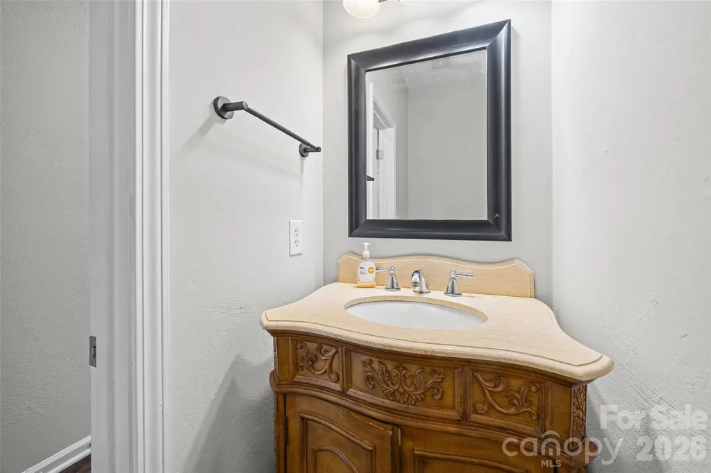 2113 Lennoxshire Square Court Charlotte NC 28210