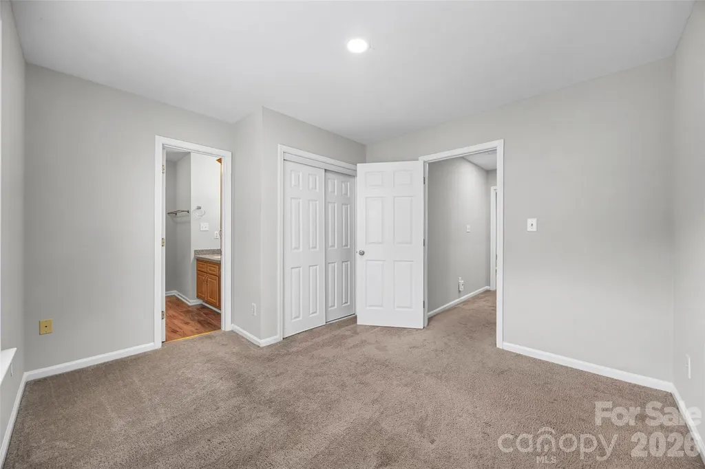 2113 Lennoxshire Square Court Charlotte NC 28210
