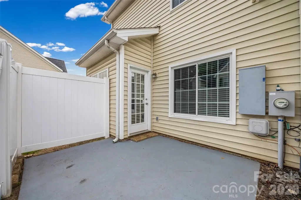 2113 Lennoxshire Square Court Charlotte NC 28210