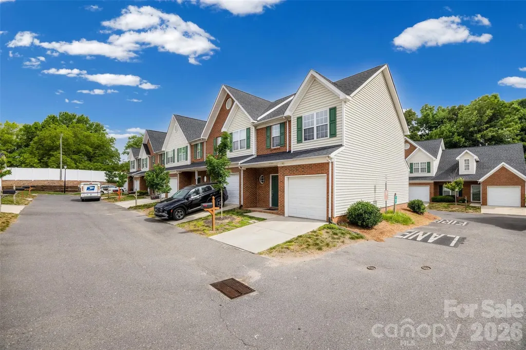 2113 Lennoxshire Square Court Charlotte NC 28210