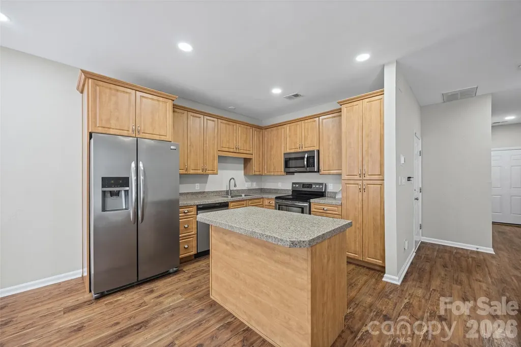 2113 Lennoxshire Square Court Charlotte NC 28210