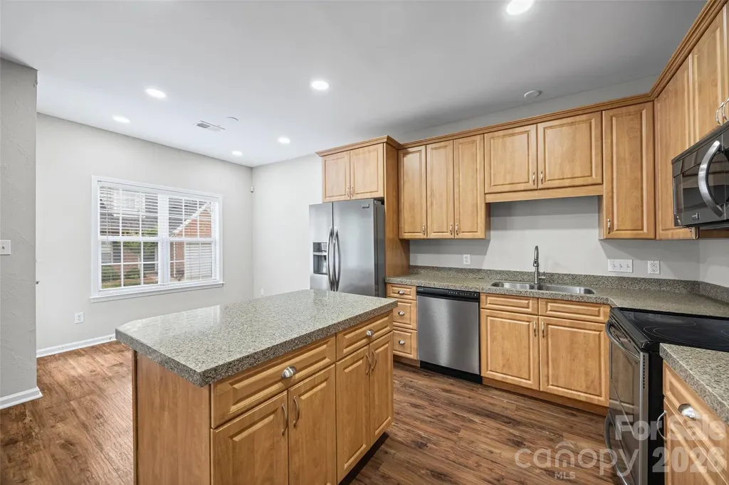 2113 Lennoxshire Square Court Charlotte NC 28210