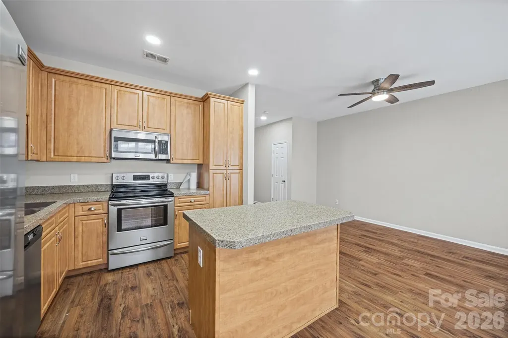 2113 Lennoxshire Square Court Charlotte NC 28210