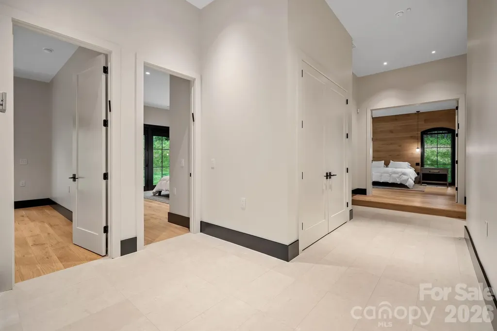 504 Hollow Trail Asheville NC 28803