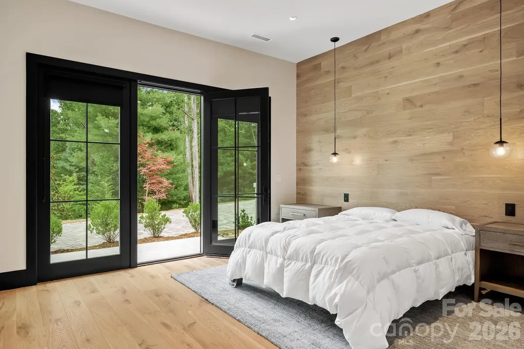 504 Hollow Trail Asheville NC 28803