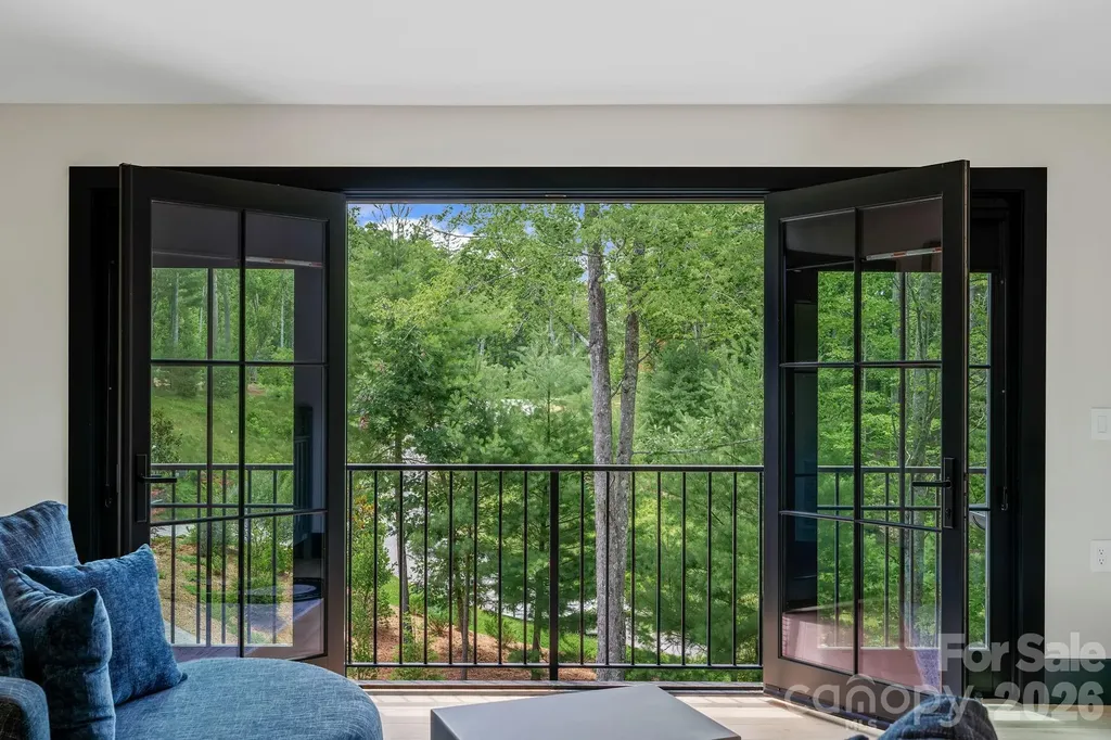504 Hollow Trail Asheville NC 28803