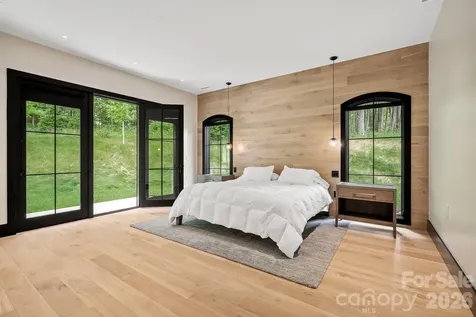504 Hollow Trail Asheville NC 28803