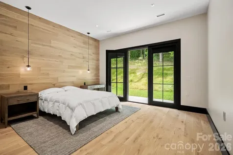 504 Hollow Trail Asheville NC 28803