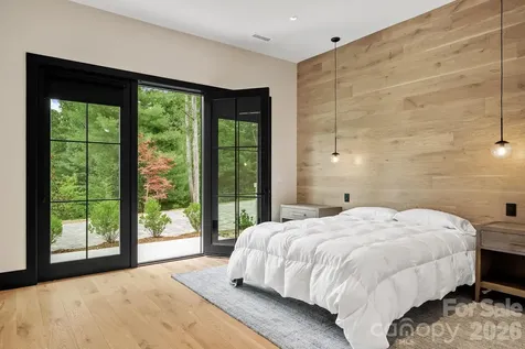 504 Hollow Trail Asheville NC 28803