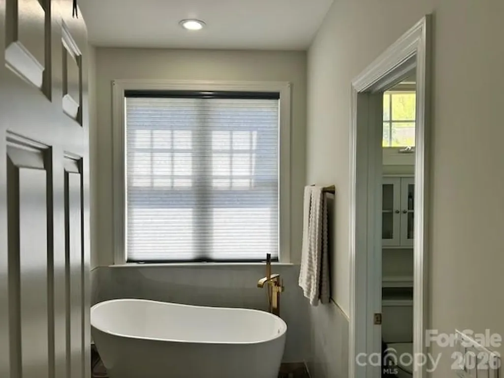40 Bunker Court Mills River NC 28759