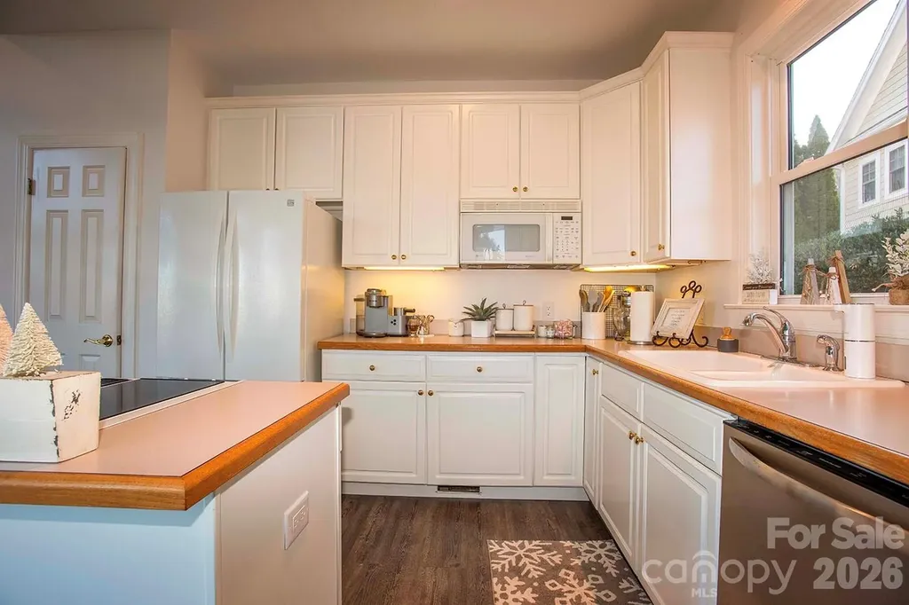40 Bunker Court Mills River NC 28759