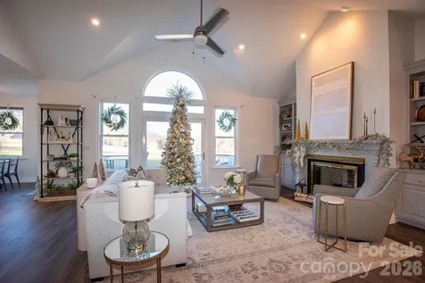 40 Bunker Court Mills River NC 28759