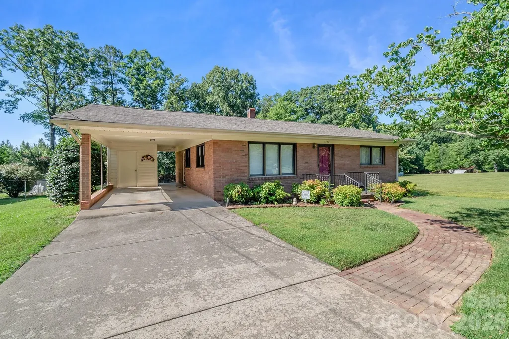 1340 E Cannon Avenue Albemarle NC 28001