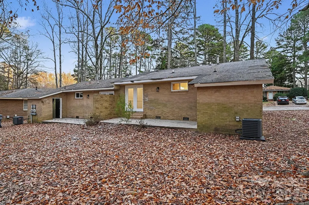 5001 Lakecrest Drive Charlotte NC 28215
