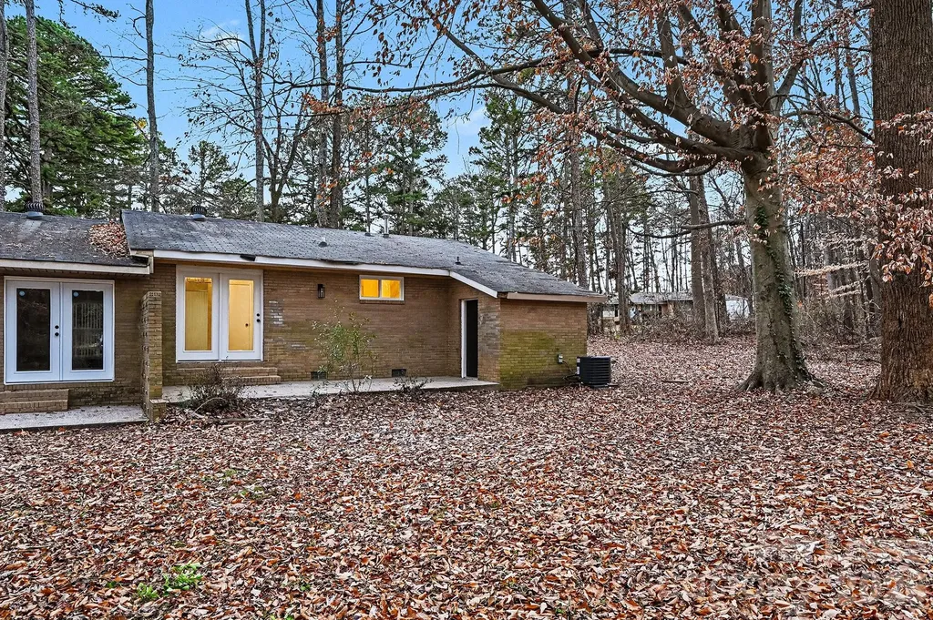 5001 Lakecrest Drive Charlotte NC 28215