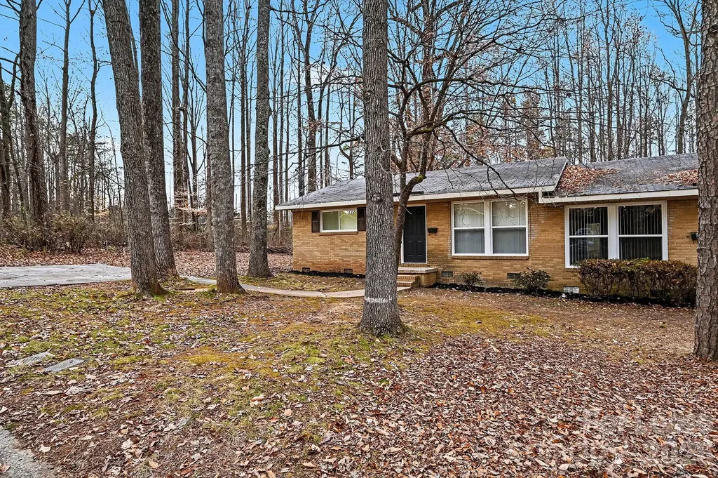 5001 Lakecrest Drive Charlotte NC 28215