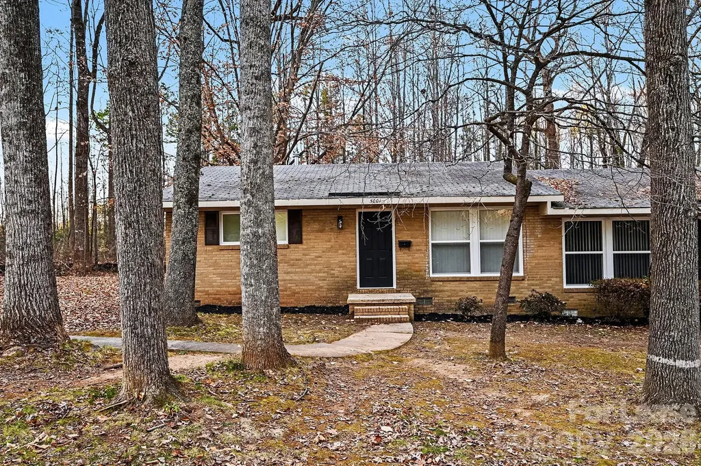 5001 Lakecrest Drive Charlotte NC 28215