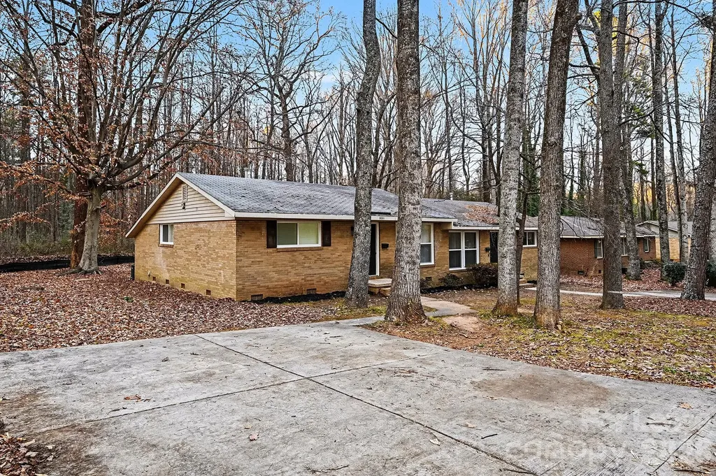 5001 Lakecrest Drive Charlotte NC 28215